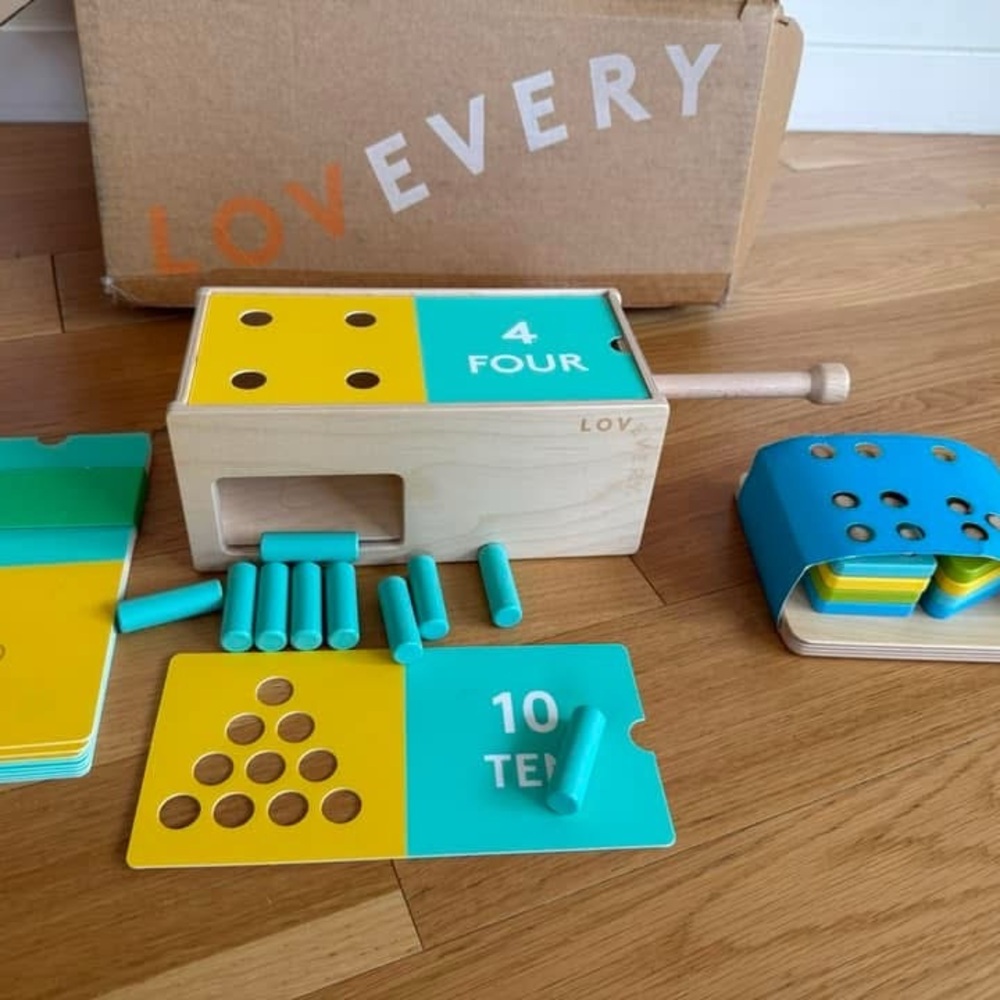 LOVEVERY Wooden Counting Peg Box — Teal & Yellow Learning Set